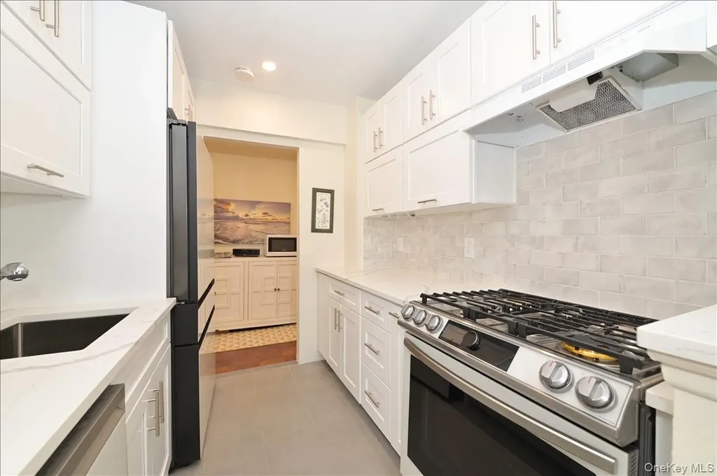 320 E Shore Road Great Neck NY 11023