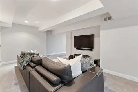 1 Grand Park Avenue Scarsdale NY 10583