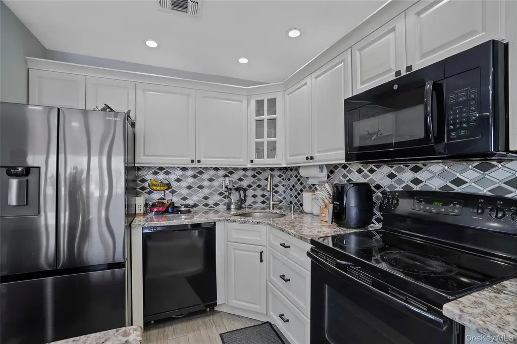 825 S Ocean Avenue Freeport NY 11520