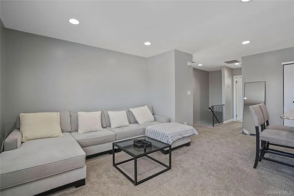 825 S Ocean Avenue Freeport NY 11520
