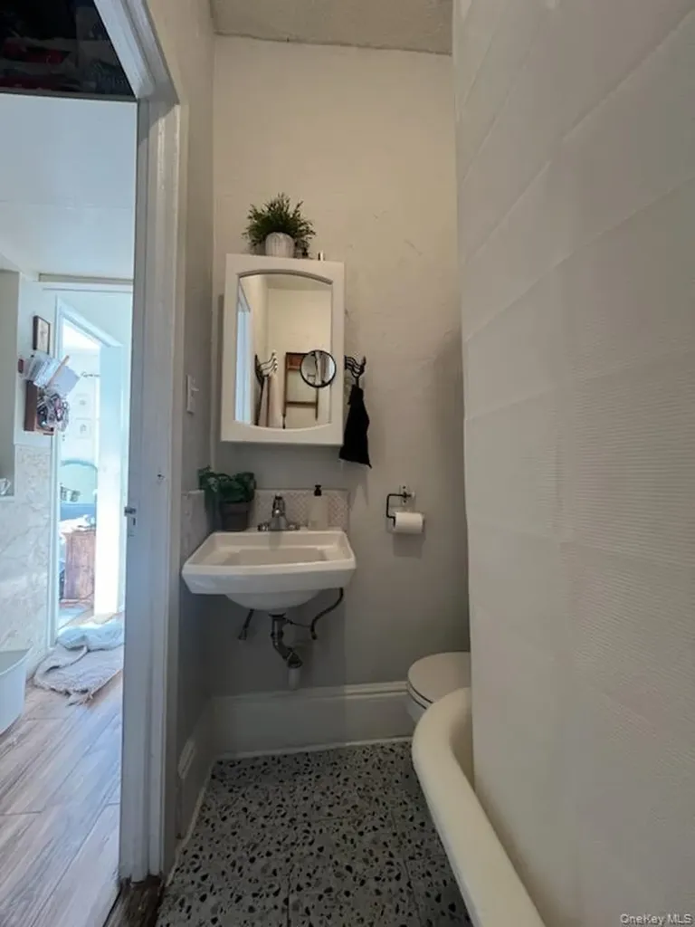 6556 Myrtle Avenue Glendale NY 11385