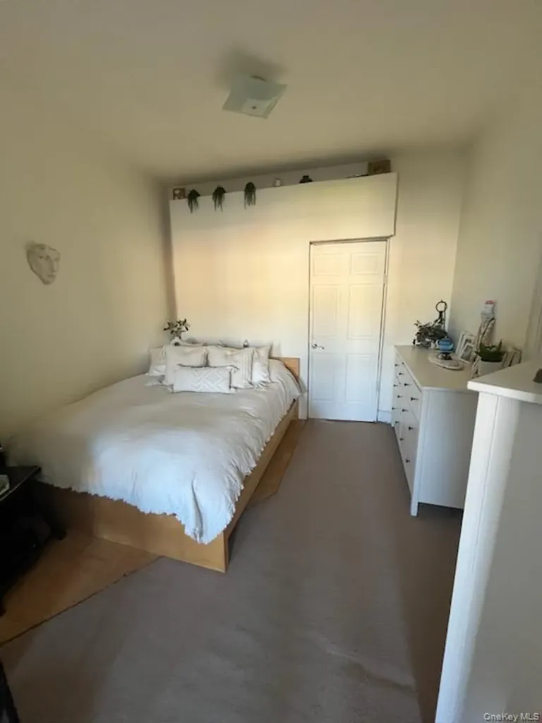6556 Myrtle Avenue Glendale NY 11385