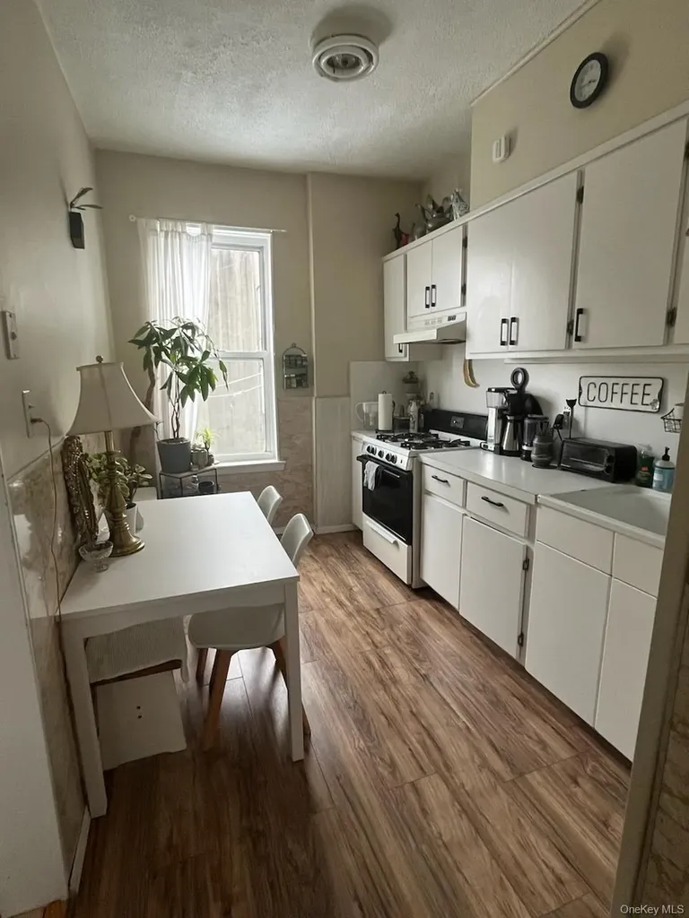 6556 Myrtle Avenue Glendale NY 11385