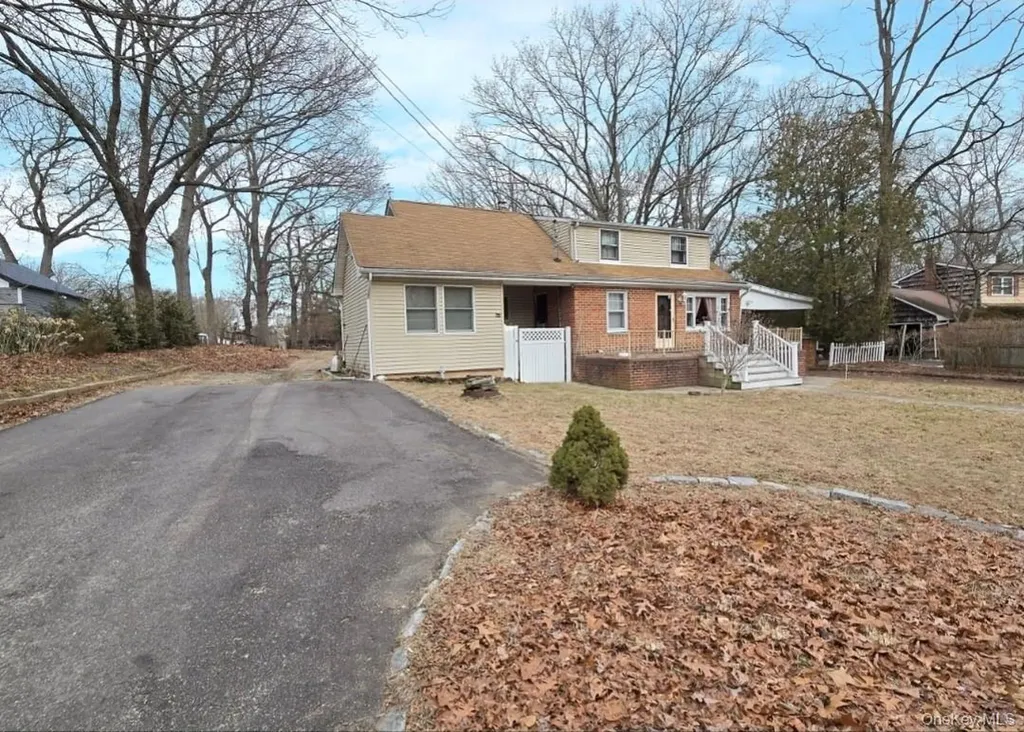 27 Dillmont Drive Smithtown NY 11787