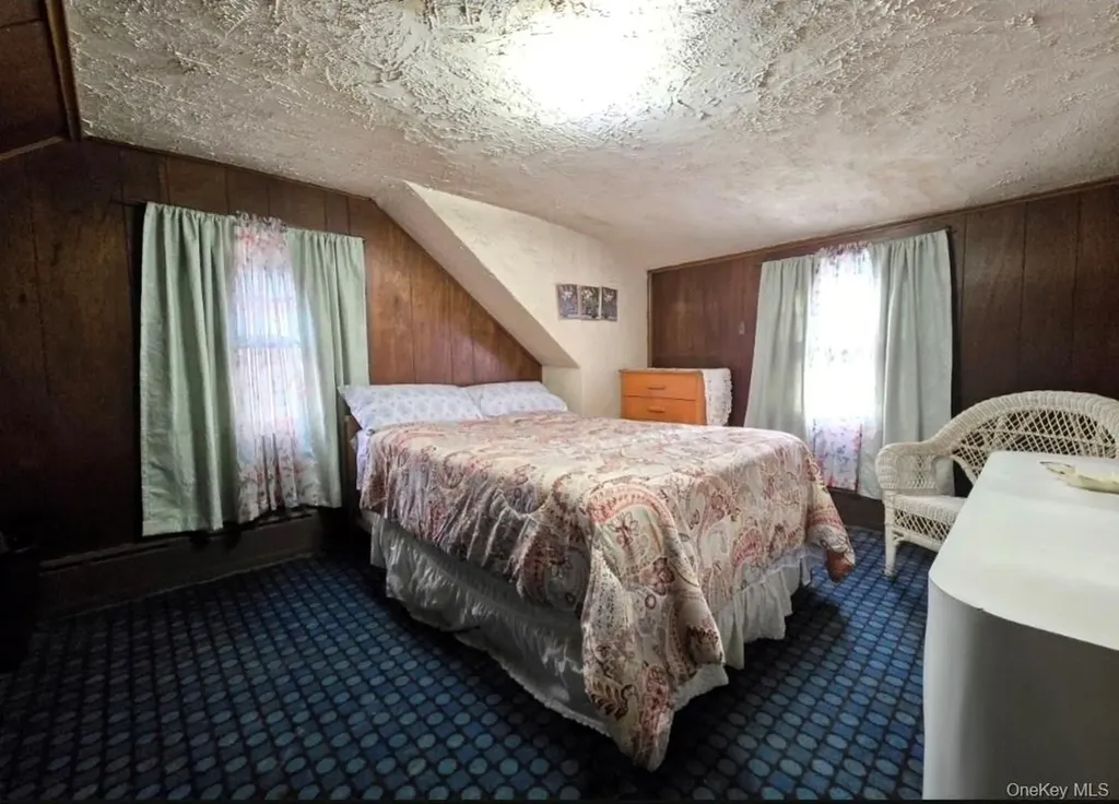 27 Dillmont Drive Smithtown NY 11787
