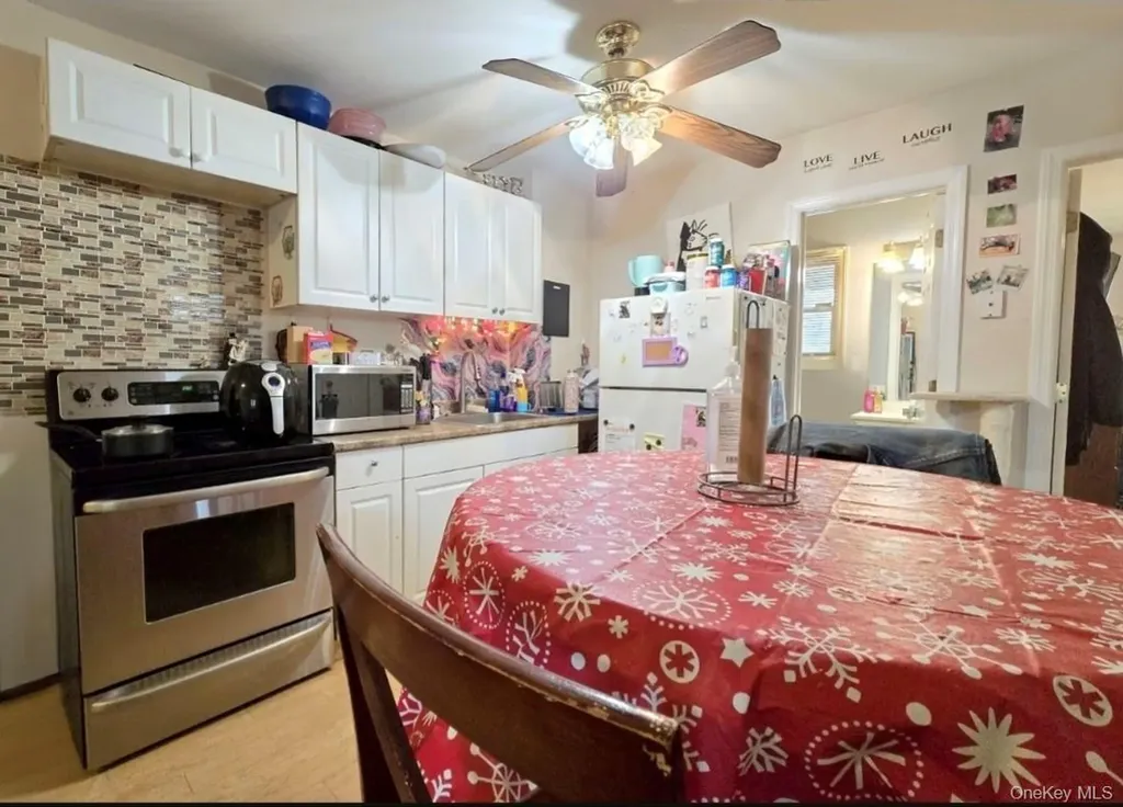 27 Dillmont Drive Smithtown NY 11787