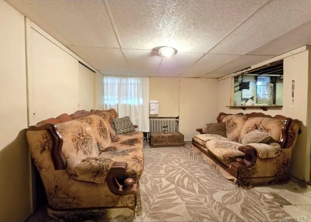 27 Dillmont Drive Smithtown NY 11787