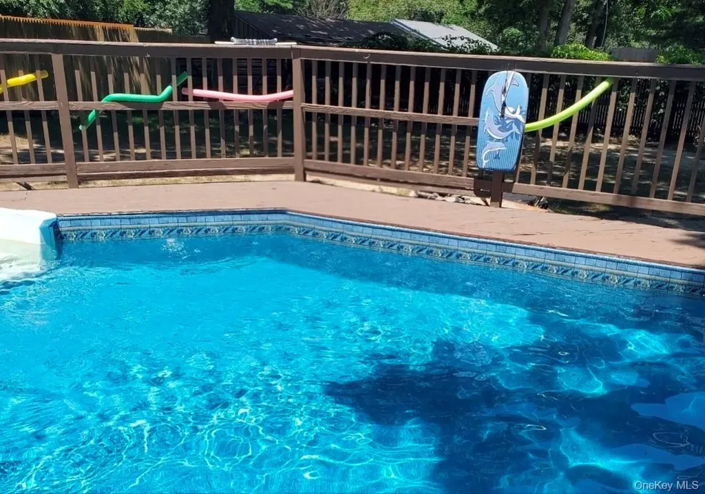 27 Dillmont Drive Smithtown NY 11787