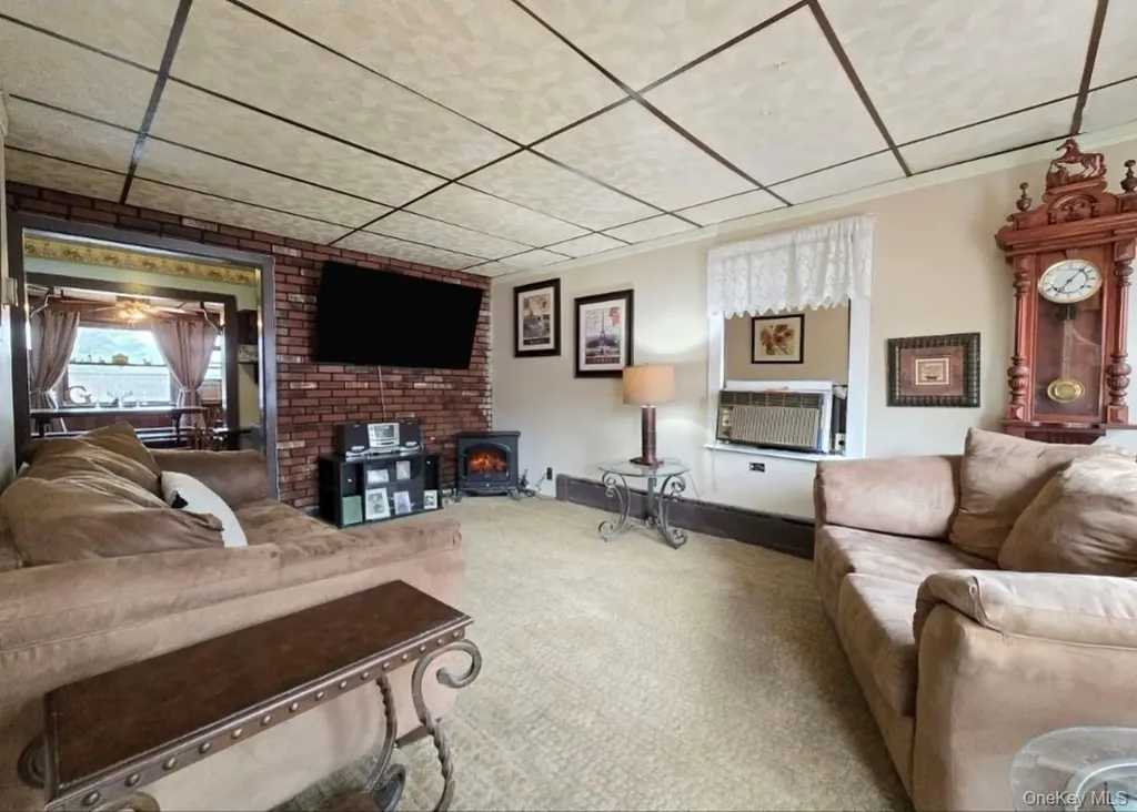 27 Dillmont Drive Smithtown NY 11787