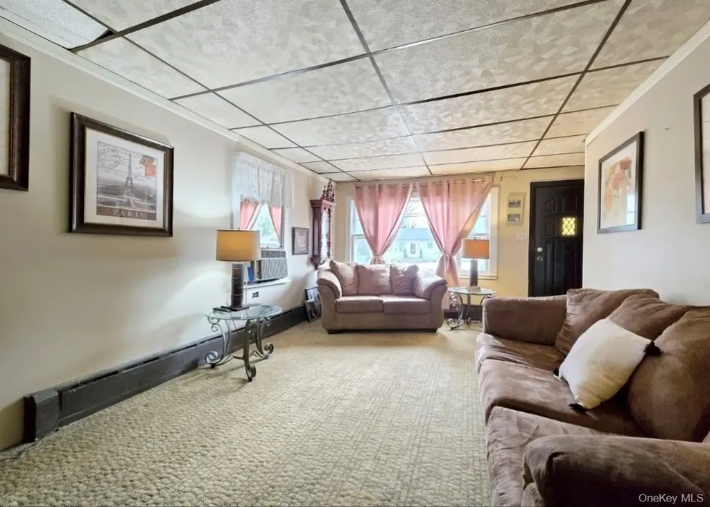 27 Dillmont Drive Smithtown NY 11787