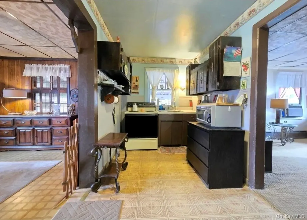 27 Dillmont Drive Smithtown NY 11787