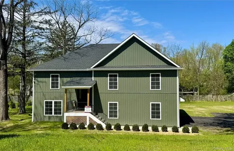 15 Tompkins Avenue Glenham NY 12527