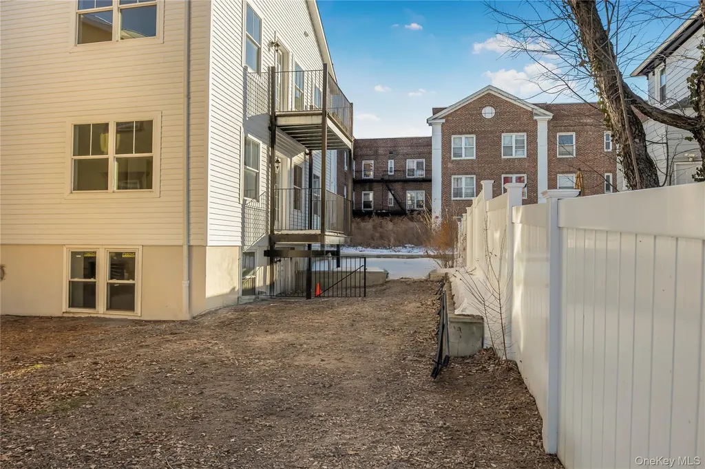 320 E 4th Street Mount Vernon NY 10553