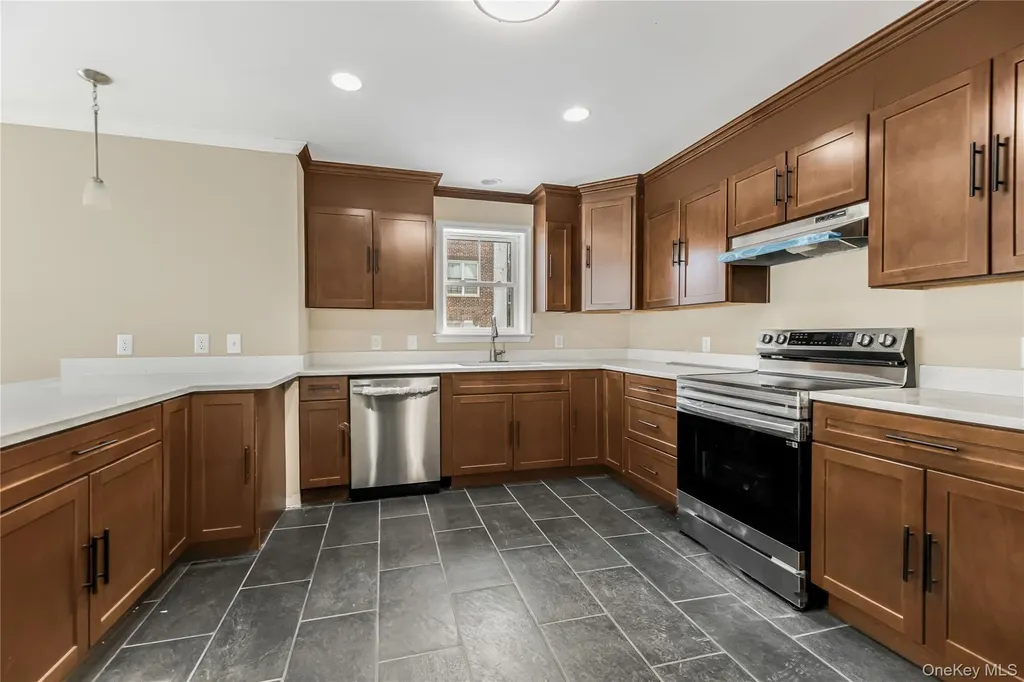 320 E 4th Street Mount Vernon NY 10553