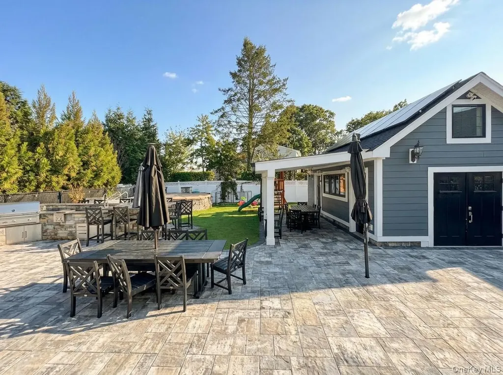 20 Westbridge Drive Babylon NY 11702