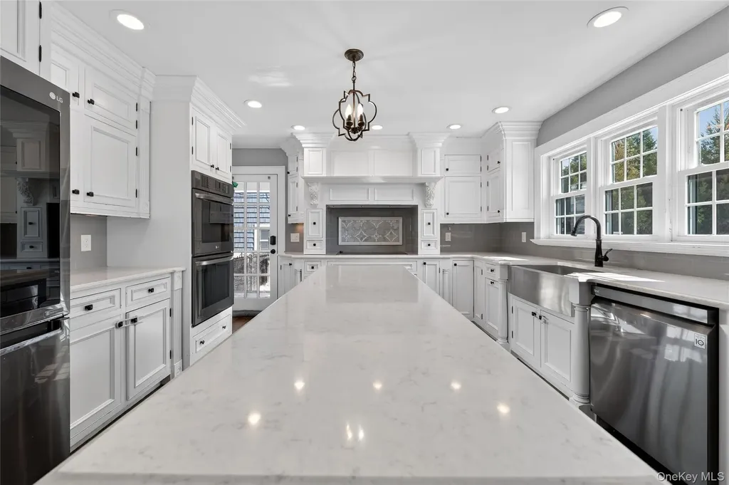20 Westbridge Drive Babylon NY 11702