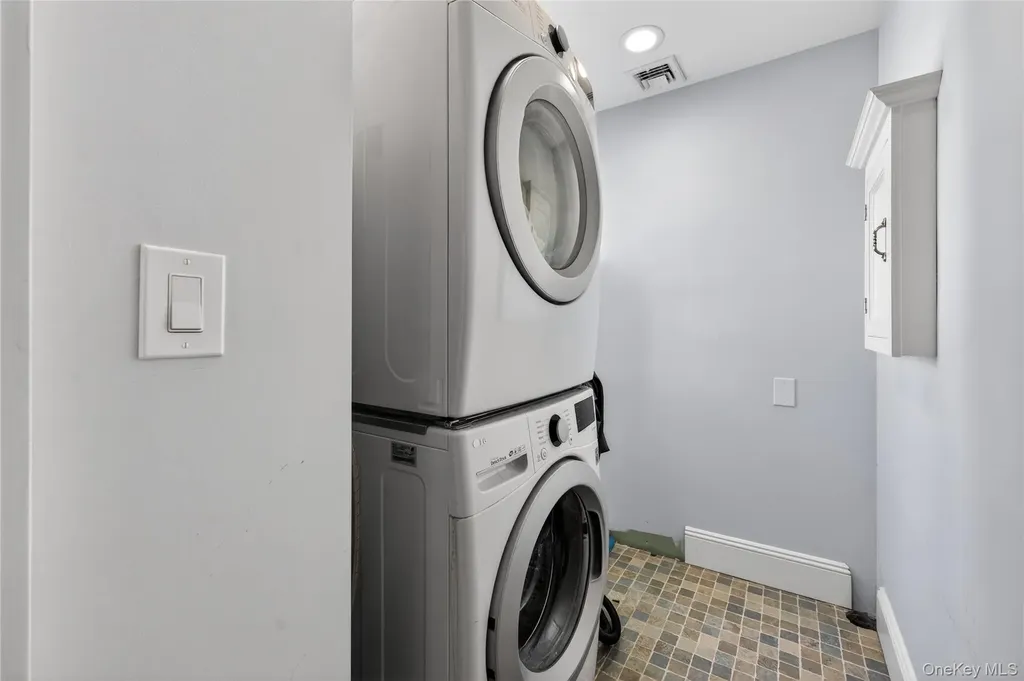 20 Westbridge Drive Babylon NY 11702