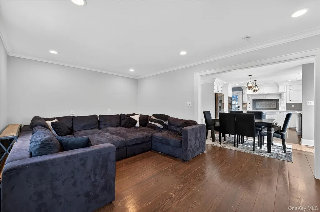 20 Westbridge Drive Babylon NY 11702