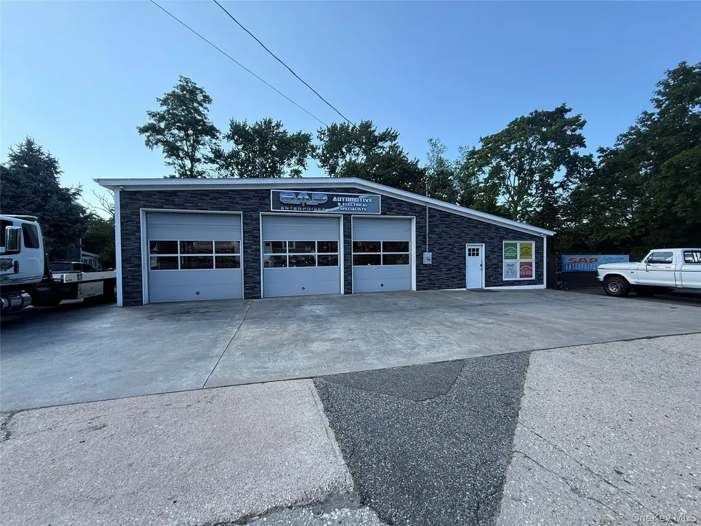 944 E Main Street Riverhead NY 11901