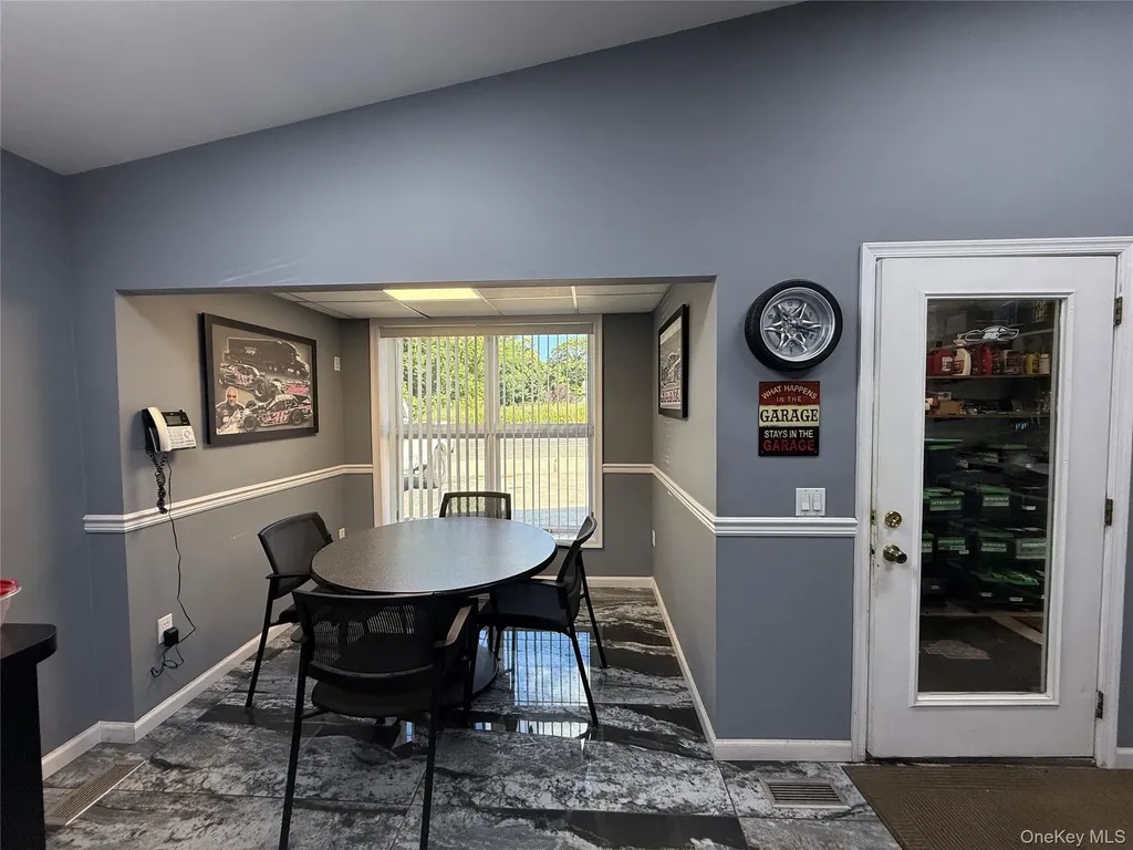 944 E Main Street Riverhead NY 11901