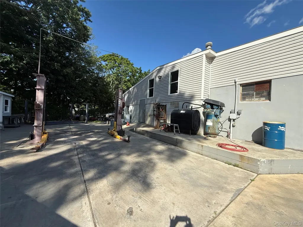 944 E Main Street Riverhead NY 11901