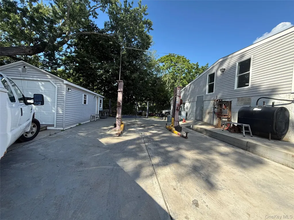 944 E Main Street Riverhead NY 11901