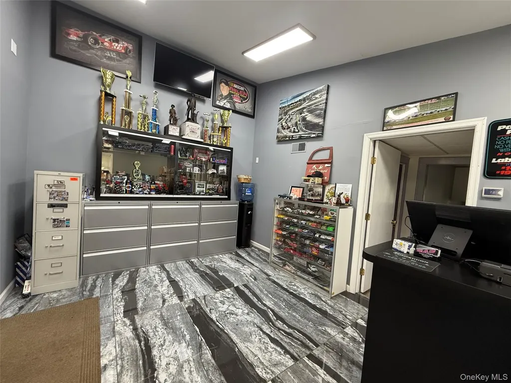 944 E Main Street Riverhead NY 11901