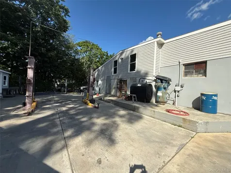 944 E Main Street Riverhead NY 11901