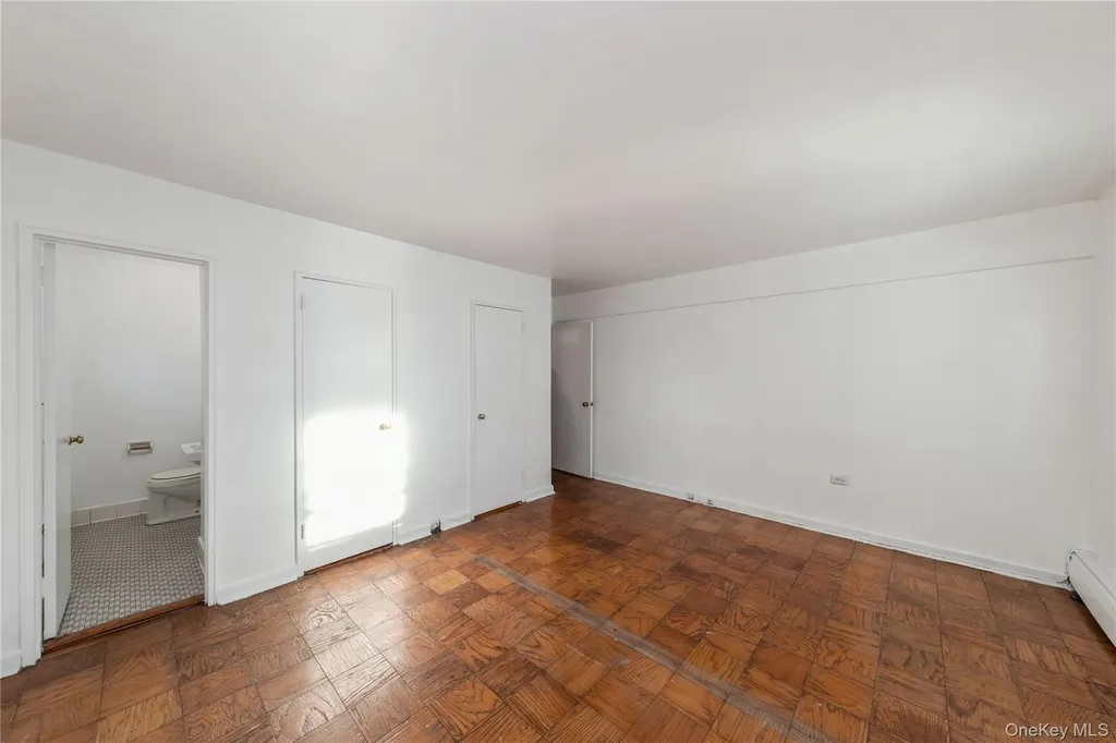 9910 60 Avenue Corona NY 11368