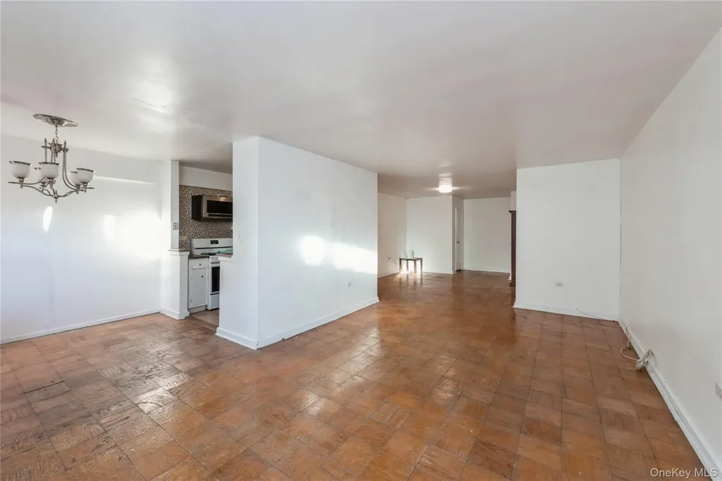 9910 60 Avenue Corona NY 11368