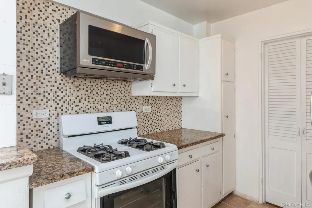 9910 60 Avenue Corona NY 11368