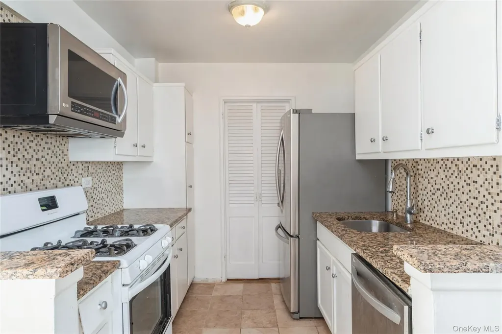 9910 60 Avenue Corona NY 11368