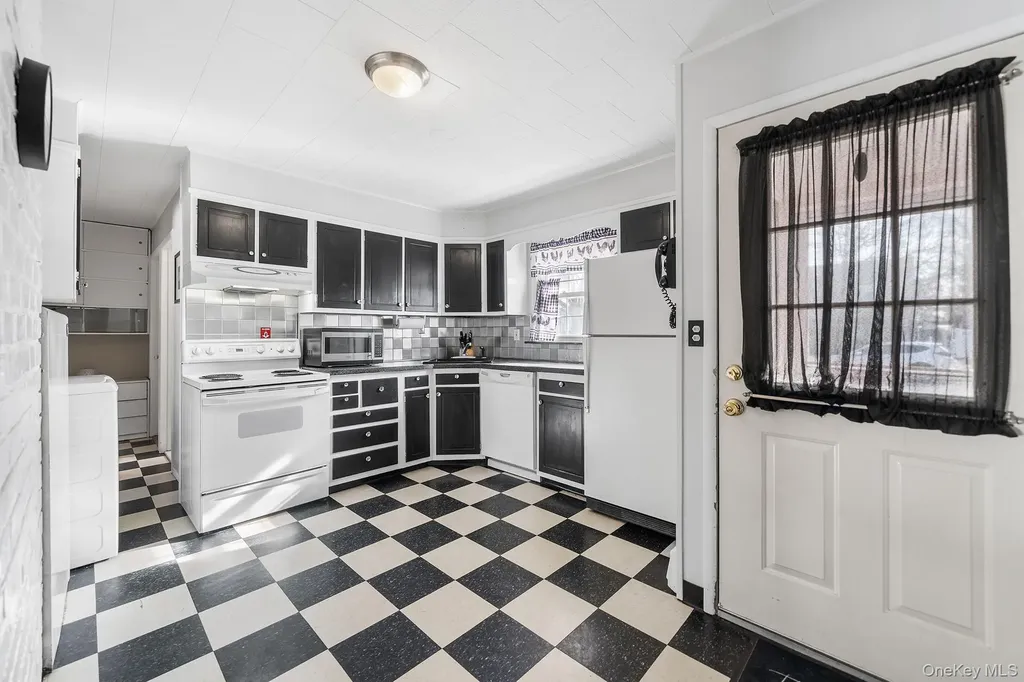 111 Stirrup Lane Levittown NY 11756