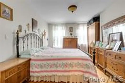 517 51st Avenue Long Island City NY 11101