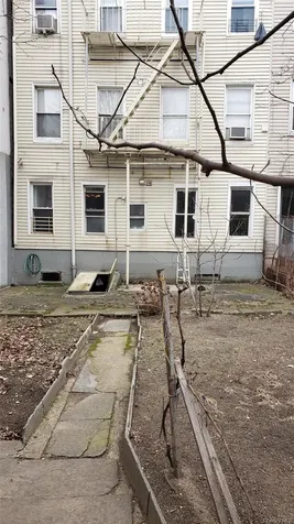 517 51ST Avenue Long Island City NY 11101