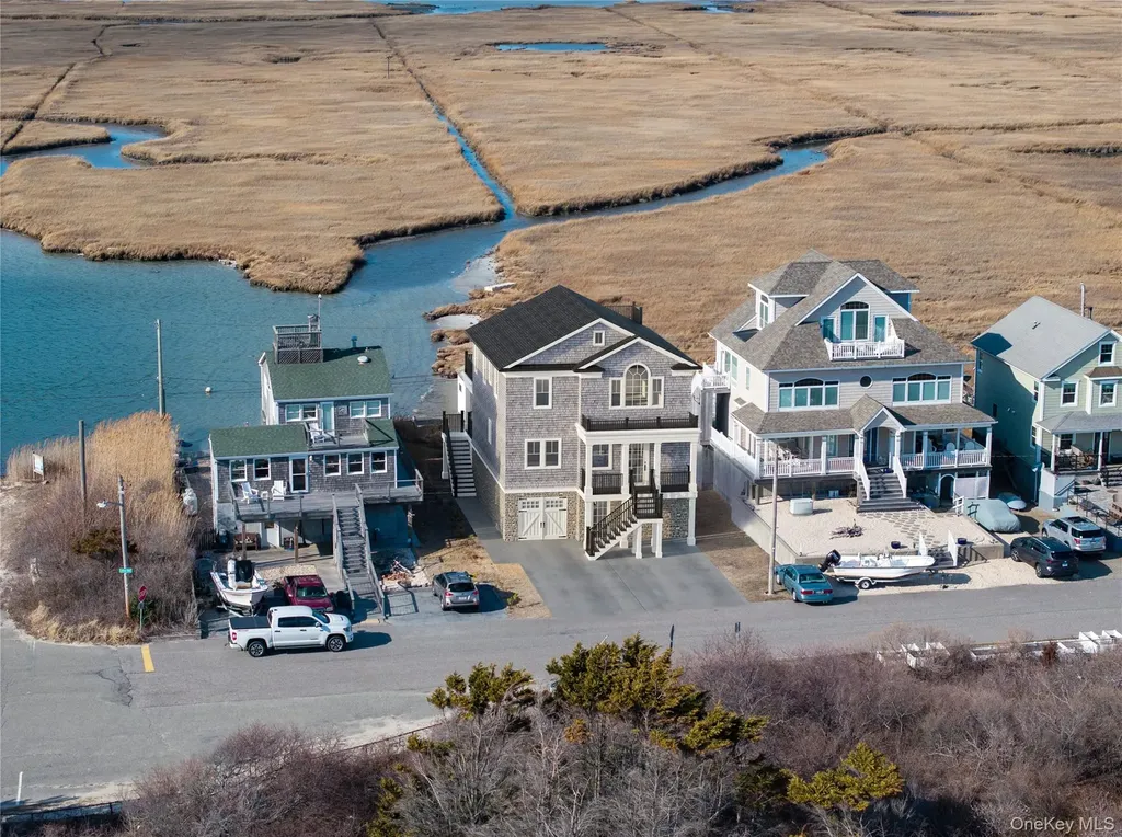 2 Cottage Walk Gilgo Beach NY 11702