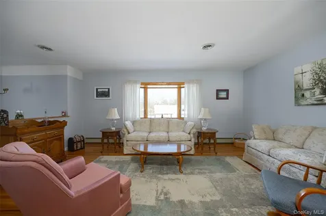25 Verplanck Avenue Hopewell Junction NY 12533