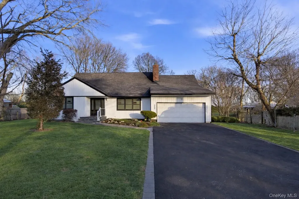 1395 Gardiner Drive Bay Shore NY 11706
