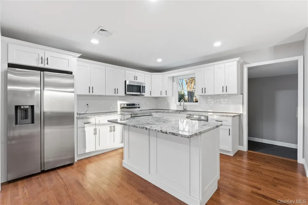 1395 Gardiner Drive Bay Shore NY 11706