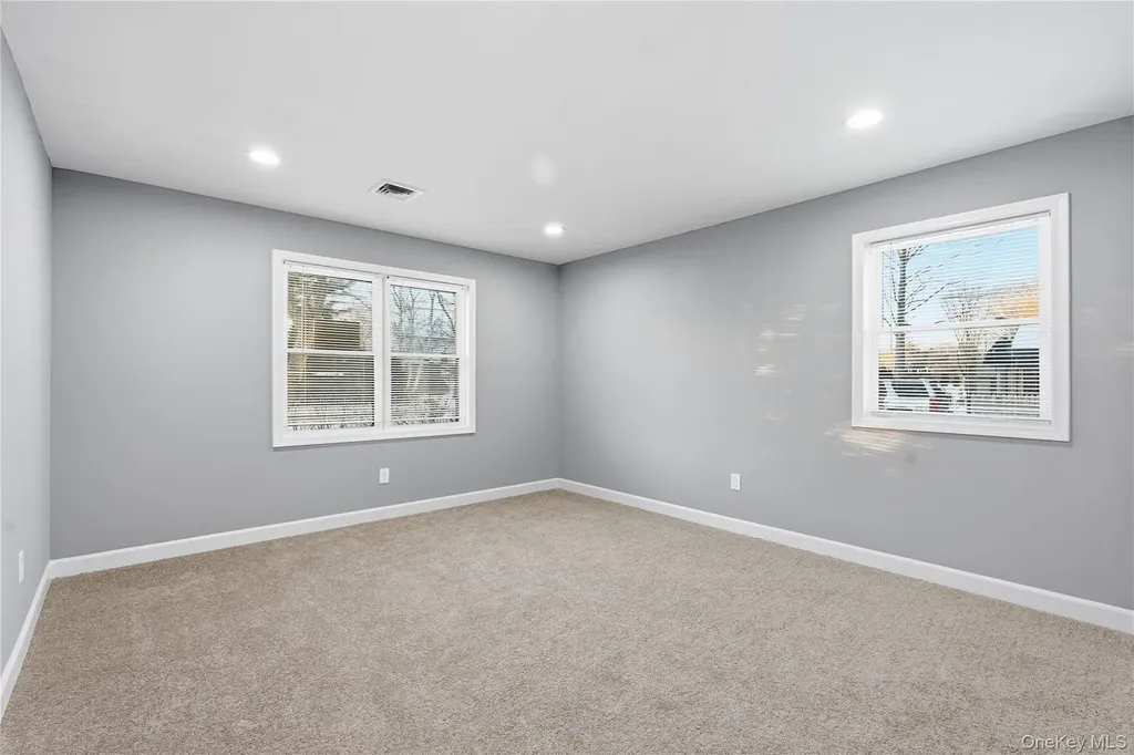 1395 Gardiner Drive Bay Shore NY 11706