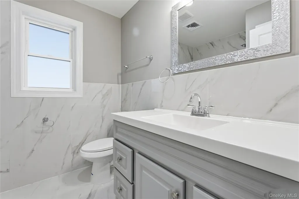 1395 Gardiner Drive Bay Shore NY 11706