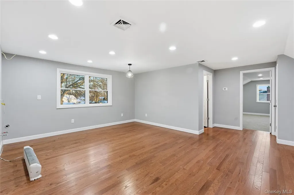 1395 Gardiner Drive Bay Shore NY 11706