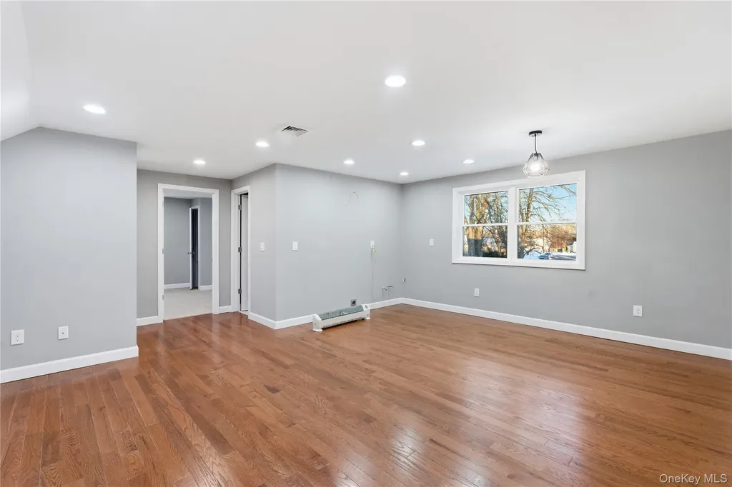 1395 Gardiner Drive Bay Shore NY 11706