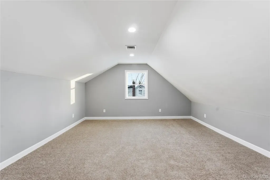 1395 Gardiner Drive Bay Shore NY 11706
