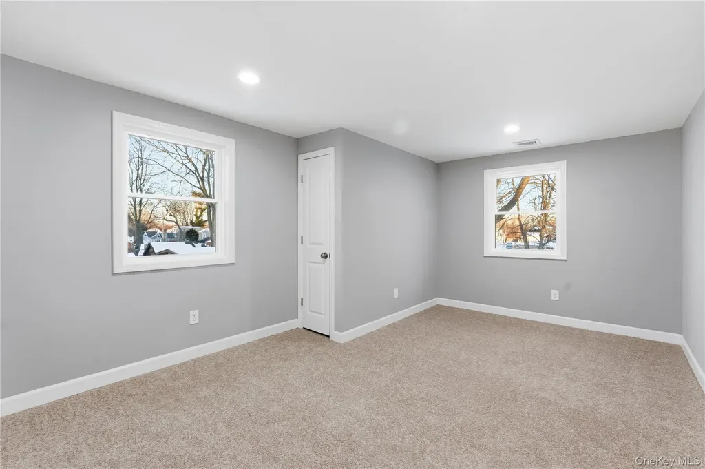 1395 Gardiner Drive Bay Shore NY 11706