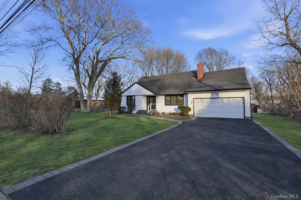 1395 Gardiner Drive Bay Shore NY 11706