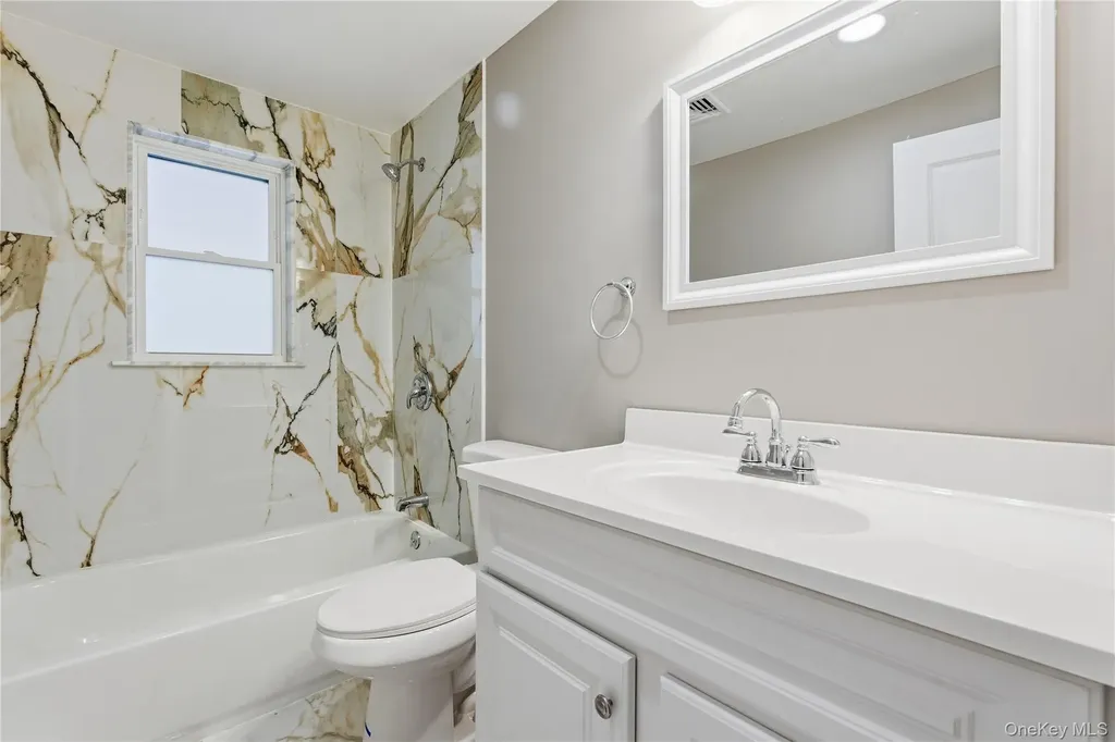 1395 Gardiner Drive Bay Shore NY 11706