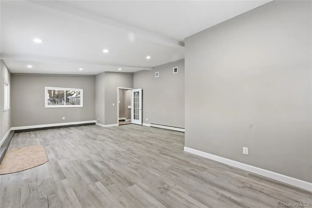 1395 Gardiner Drive Bay Shore NY 11706