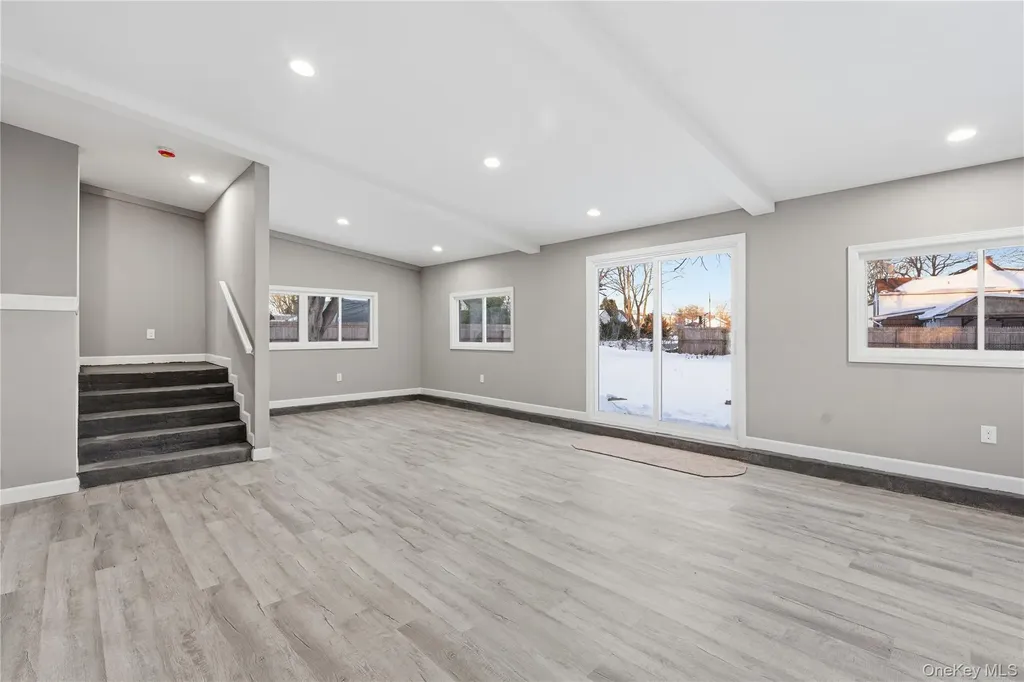 1395 Gardiner Drive Bay Shore NY 11706