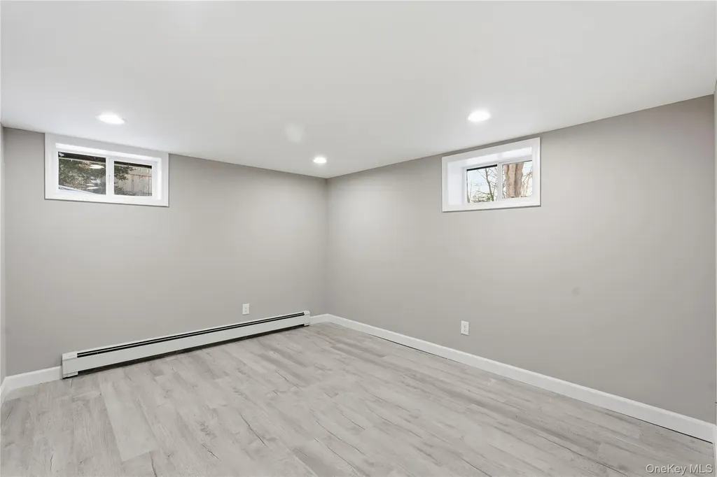 1395 Gardiner Drive Bay Shore NY 11706